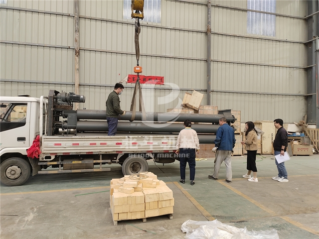 北斗機(jī)械冷炭機(jī)得到客戶認(rèn)可,裝車發(fā)往濟(jì)源