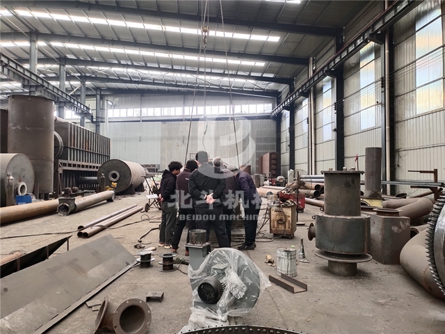 廣東客戶通過這次考察對炭化爐有了更深入、更全面地了解