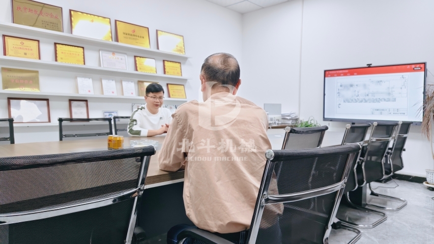 炭化爐圖紙細(xì)節(jié)研討到位,投產(chǎn)不打無準(zhǔn)備的仗